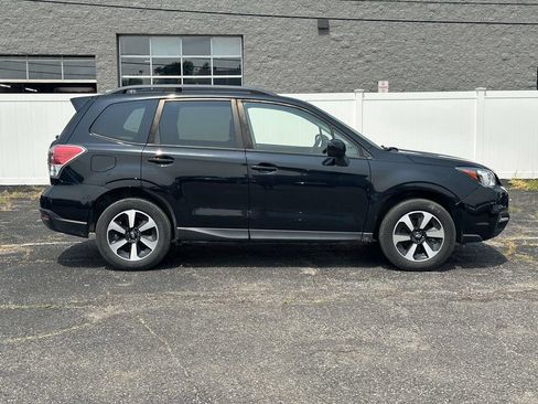 Used 2017 Subaru Forester 2.5i Premium AWD/4WD image 2