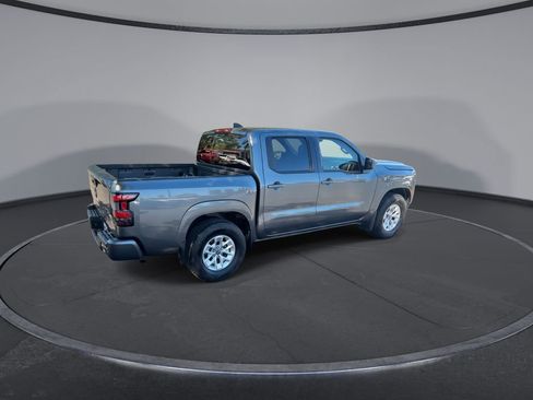 Used 2024 Nissan Frontier SV image 16
