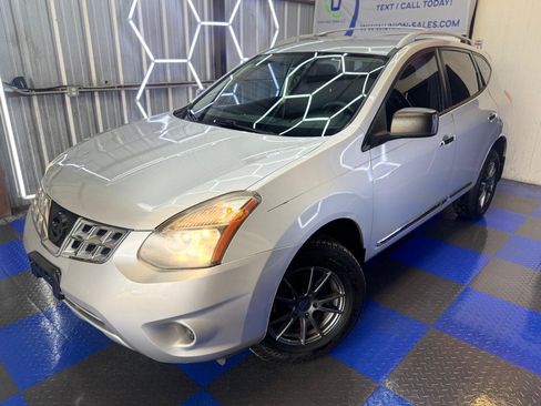 Used 2014 Nissan Rogue S w/ Convenience Package AWD/4WD image 2