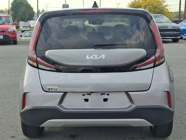 Used 2025 Kia Soul LX w/ LX Technology Package FWD image 5