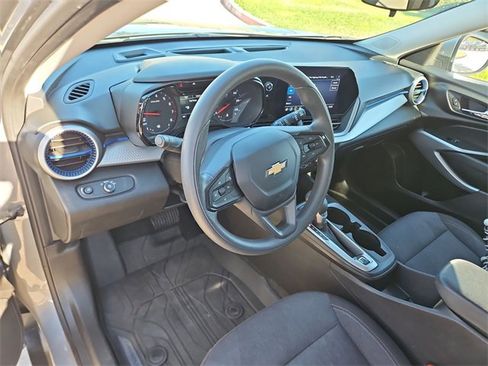 Used 2024 Chevrolet Trax LS w/ LS Convenience Package image 10