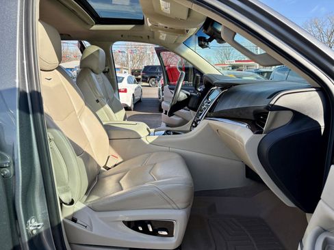 Used 2018 Cadillac Escalade Luxury image 7