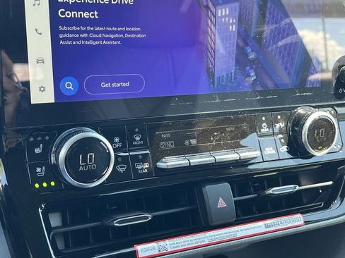 New 2026 Toyota Highlander Platinum AWD/4WD image 16
