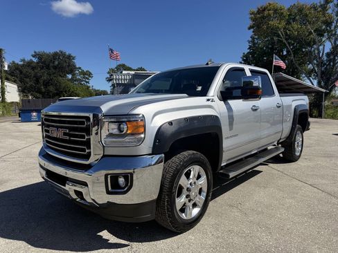 Used 2017 GMC Sierra 2500 SLT w/ Driver Alert Package image 4