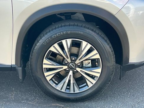 Used 2023 Nissan Rogue SV FWD image 14