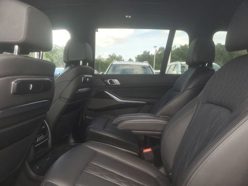 Used 2024 BMW X7 xDrive40i w/ M Sport Package AWD/4WD image 12