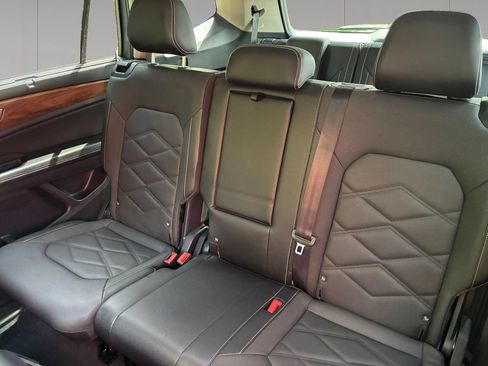 Used 2025 Volkswagen Atlas SE AWD/4WD image 16