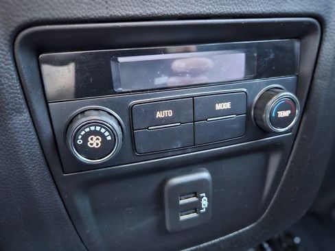 Used 2023 Buick Enclave Essence w/ Sport Touring Edition image 28