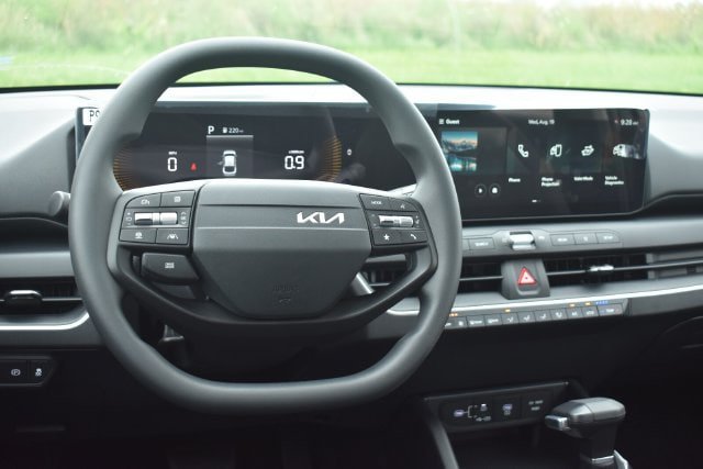 New 2026 Kia K4 FWD image 17