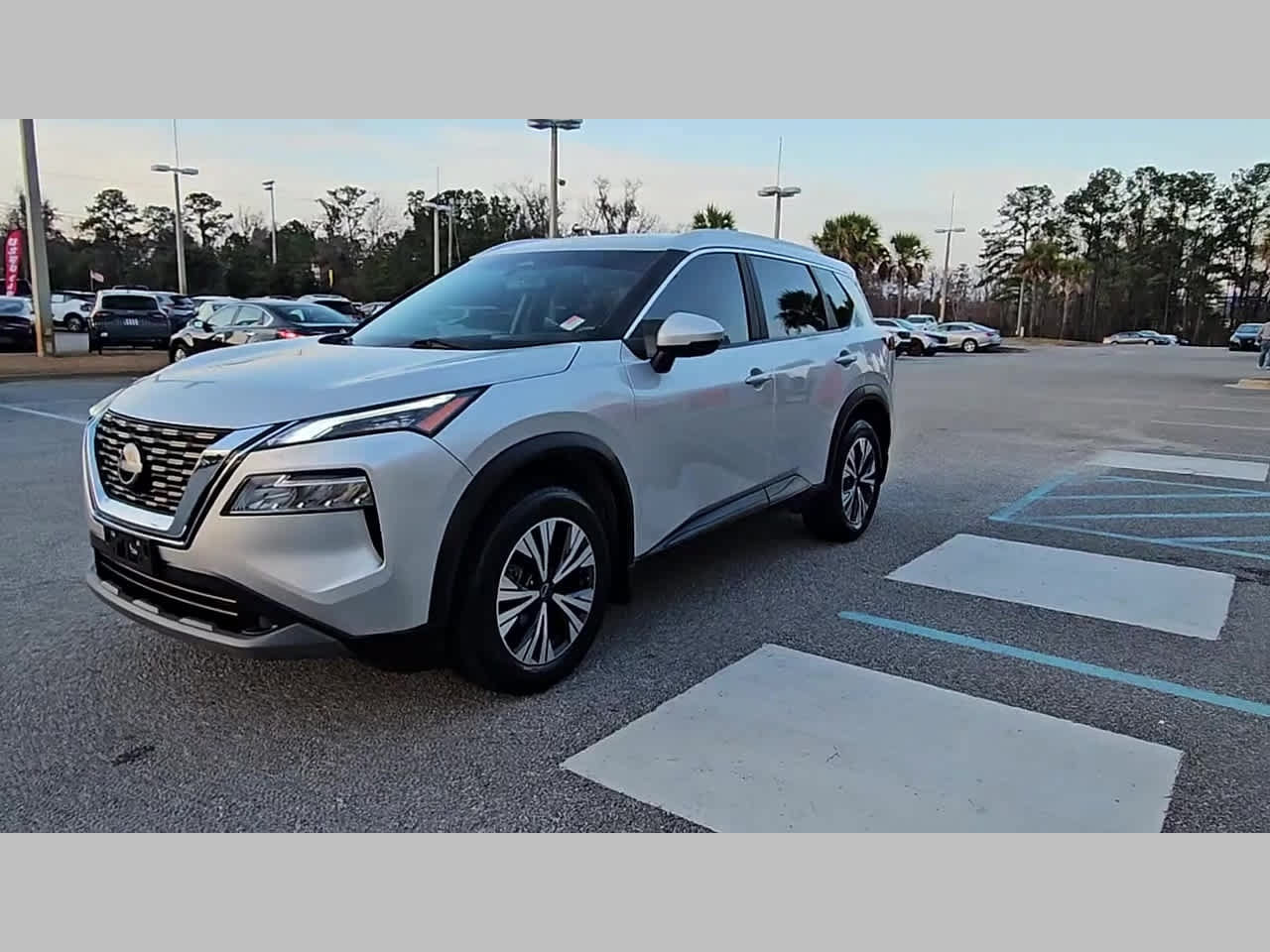 Used 2023 Nissan Rogue SV w/ SV Premium Package FWD image 23
