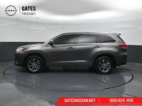 Used 2018 Toyota Highlander XLE AWD/4WD image 7
