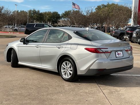 Used 2025 Toyota Camry LE image 7