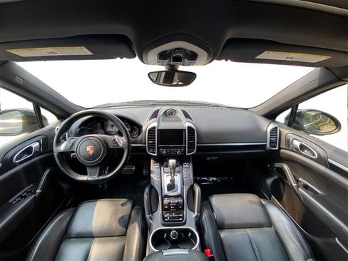 Used 2014 Porsche Cayenne S w/ Comfort Plus Package image 34