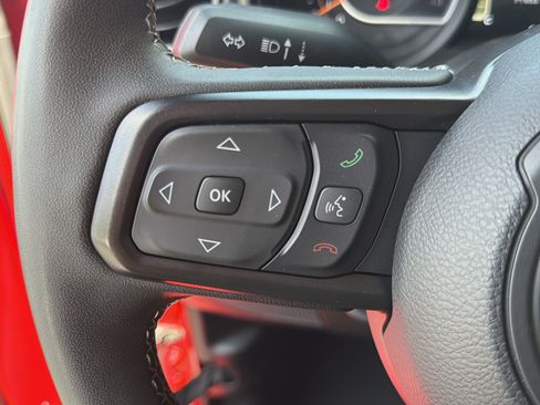 Used 2025 Jeep Wrangler Unlimited Rubicon w/ Convenience Group AWD/4WD image 38
