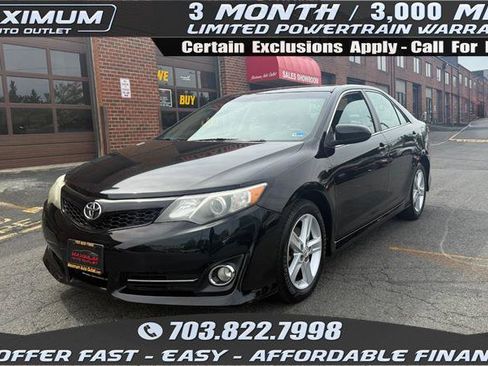 Used 2012 Toyota Camry SE image 1