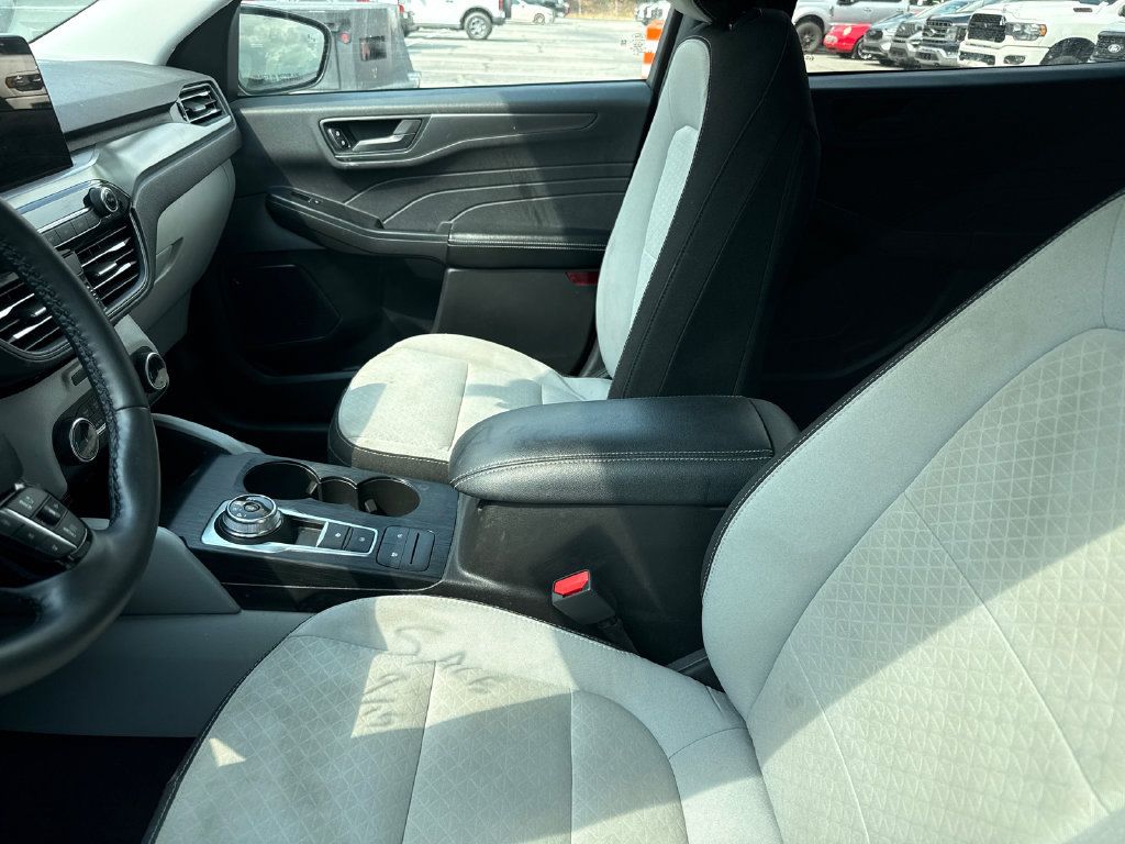 Used 2025 Ford Escape Active w/ Cold Weather Package AWD/4WD image 6