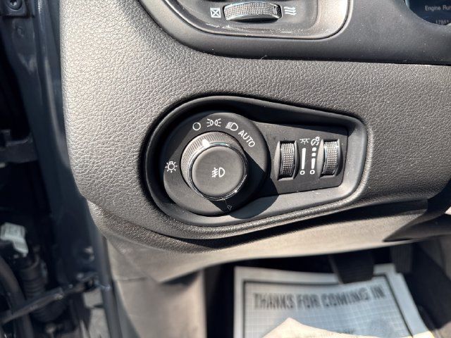 Used 2023 Jeep Renegade Limited w/ Sun/Sound Group AWD/4WD image 31