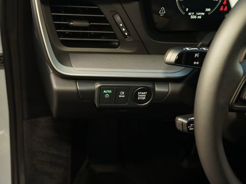 Used 2025 Porsche 911 Carrera image 32