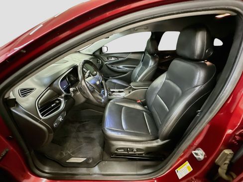 Used 2018 Chevrolet Malibu LT w/ Leather Package FWD image 13