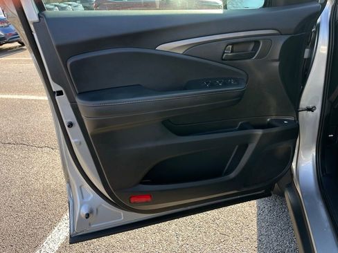 Certified 2025 Honda Ridgeline Sport+ image 24