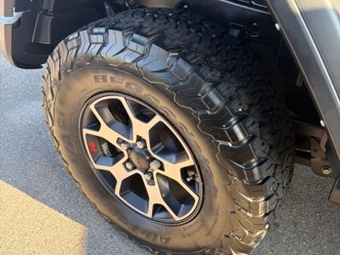 Used 2022 Jeep Wrangler Unlimited Rubicon w/ Cold Weather Group AWD/4WD image 22