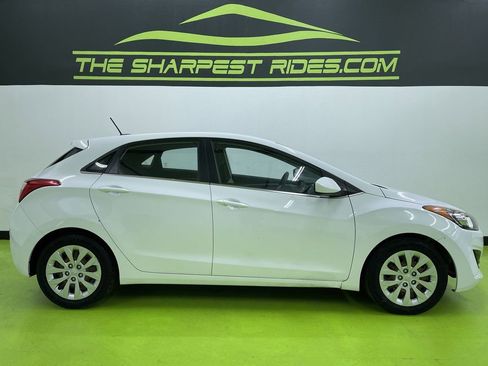 Used 2017 Hyundai Elantra GT image 11