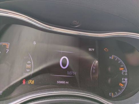Used 2018 Jeep Grand Cherokee Altitude AWD/4WD image 12