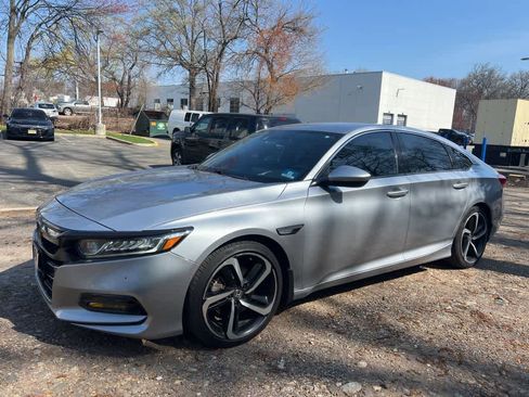Used 2018 Honda Accord Sport image 6