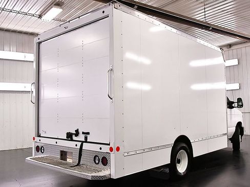Used 2024 Ford E-450 and Econoline 450 Super Duty w/ Driver's Safety Package RWD image 6