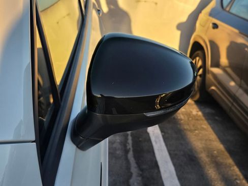 Certified 2024 Volkswagen Tiguan SE R-Line image 9