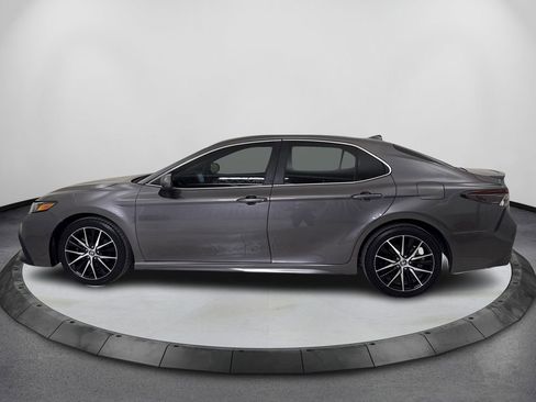 Used 2021 Toyota Camry SE image 8