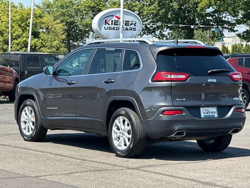 Used 2018 Jeep Cherokee Latitude Plus w/ Comfort/Convenience Group AWD/4WD image 6