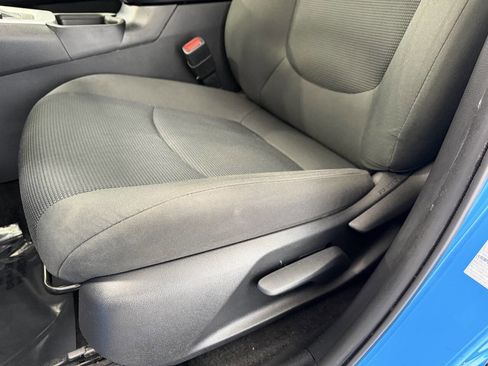 Used 2021 Toyota RAV4 LE image 19