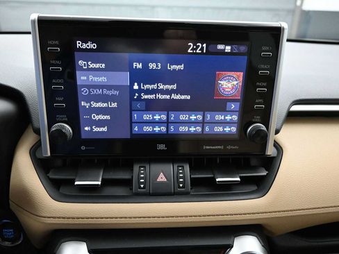 Used 2022 Toyota RAV4 XLE Premium AWD/4WD image 23