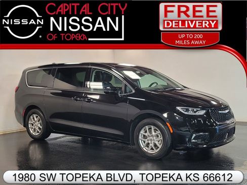 Used 2024 Chrysler Pacifica Touring-L image 1