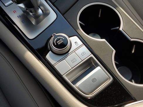 Used 2023 Genesis G70 2.0T image 27