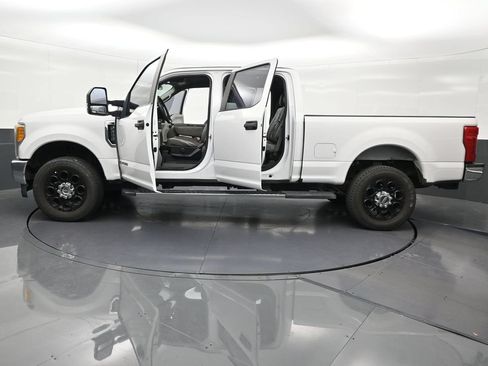 Used 2019 Ford F250 XL w/ Power Equipment Group AWD/4WD image 2