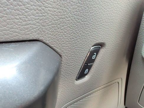 Used 2015 Ford F150 XLT AWD/4WD image 27