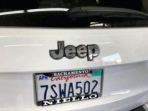 Used 2015 Jeep Grand Cherokee Limited AWD/4WD image 9