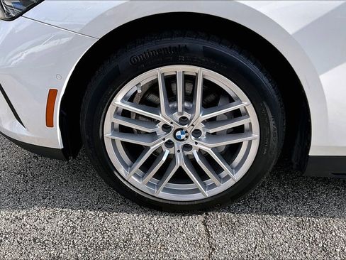 Used 2025 BMW 530i w/ Premium Package RWD image 11