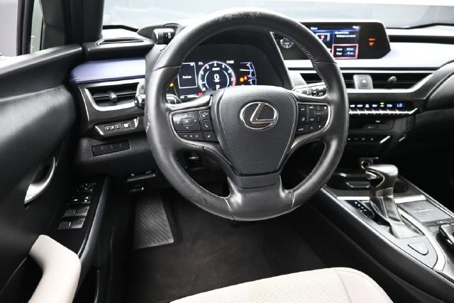 Used 2019 Lexus UX 200 w/ Premium Package FWD image 18