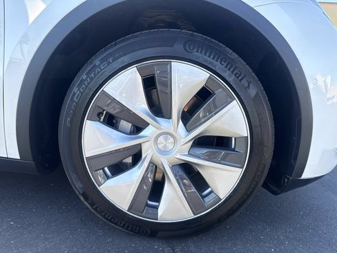 Used 2021 Tesla Model Y Long Range AWD/4WD image 9