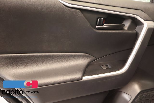 Certified 2021 Toyota RAV4 LE AWD/4WD image 29