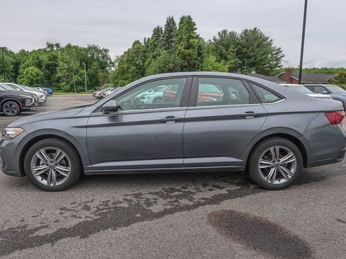 Used 2024 Volkswagen Jetta SE FWD image 3