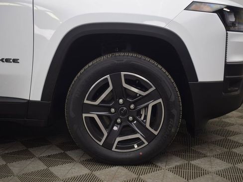 New 2026 Jeep Cherokee Limited image 9