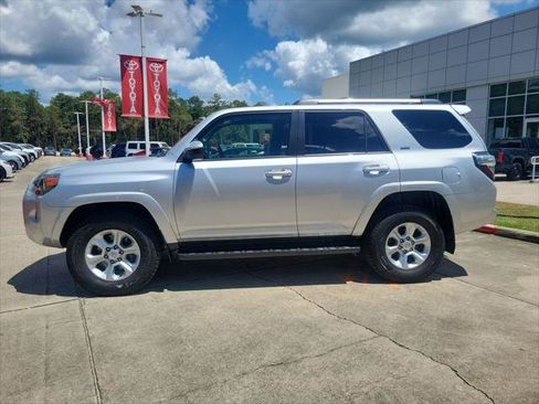 Certified 2022 Toyota 4Runner SR5 AWD/4WD image 2