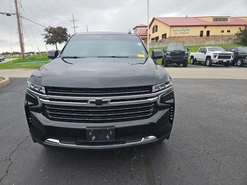 Used 2022 Chevrolet Suburban LT w/ LT Signature Package AWD/4WD image 4