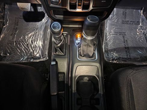Used 2022 Jeep Gladiator Sport AWD/4WD image 11