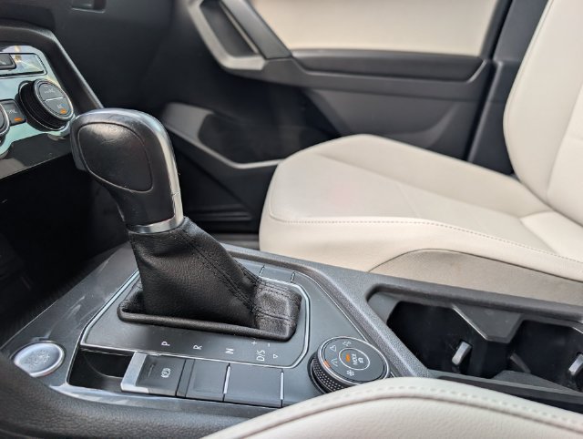 Used 2019 Volkswagen Tiguan SE AWD/4WD image 19