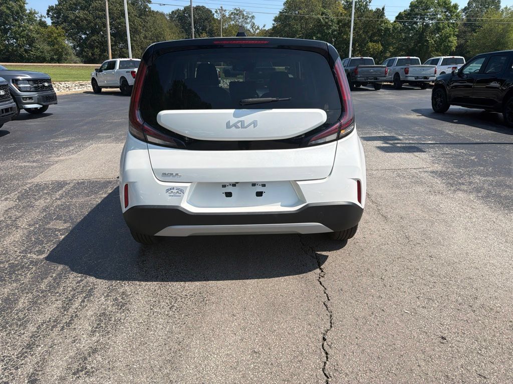 Used 2024 Kia Soul LX w/ Option Group 015 FWD image 4
